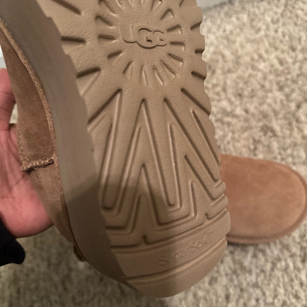 UGG - Picture 7 of 10